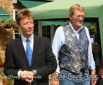 Robin Gibb with David Grahame (July 18, 2010)